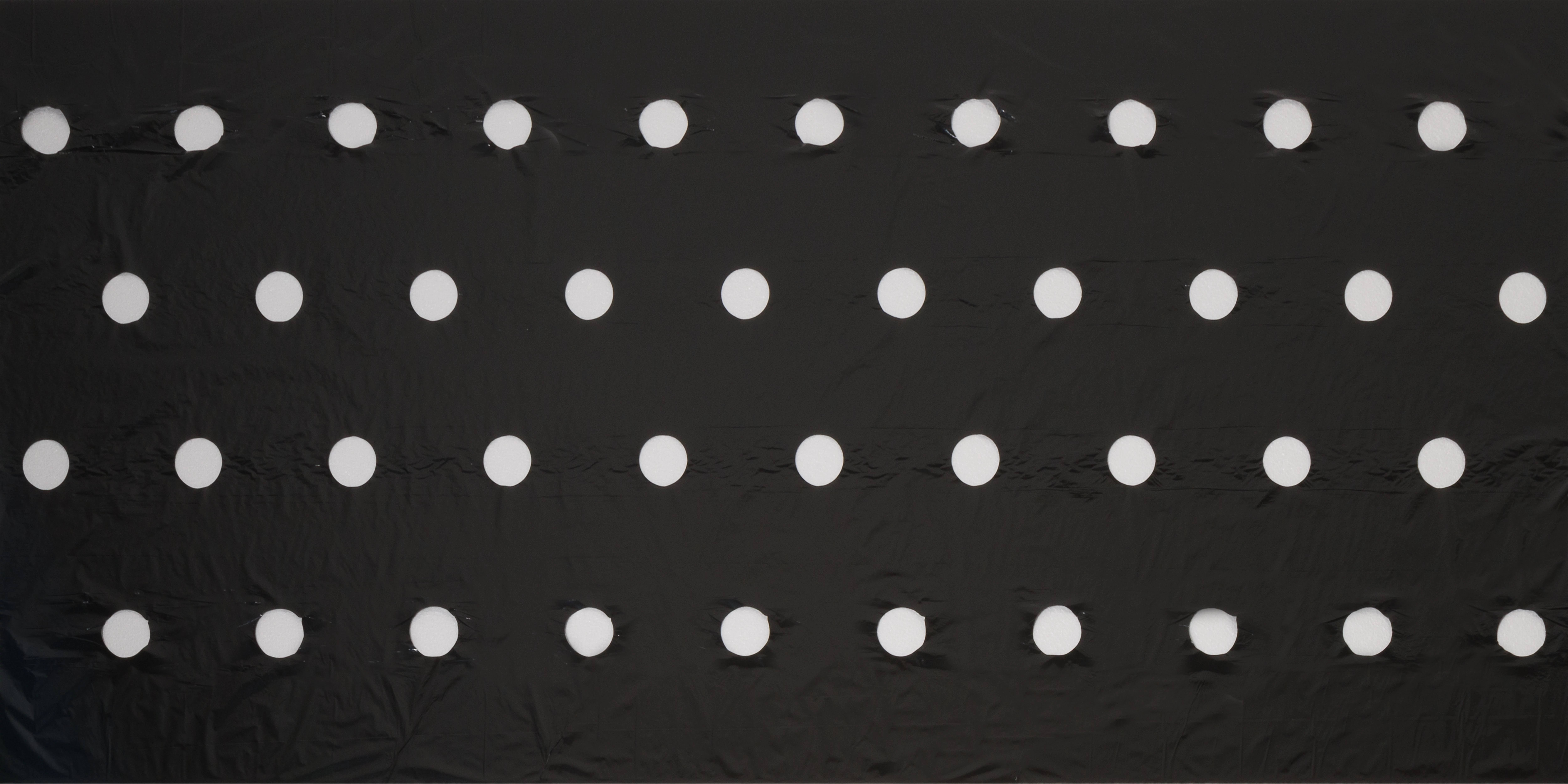 Takarófólia FŰSZERNÖVÉNYEKHEZ fekete 20 mikron 100x60mm-0,95x5m, ültetési lyukakkal